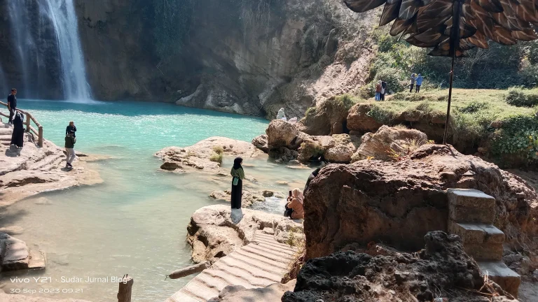Air Terjun Ngelirip Tuban, Liat Air Terjun di Perbatasan Kota